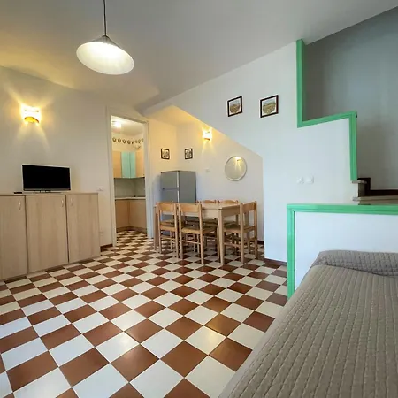 Bright Two-storey Flat *