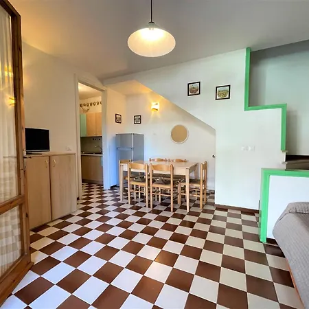 Bright Two-storey Flat Villa *