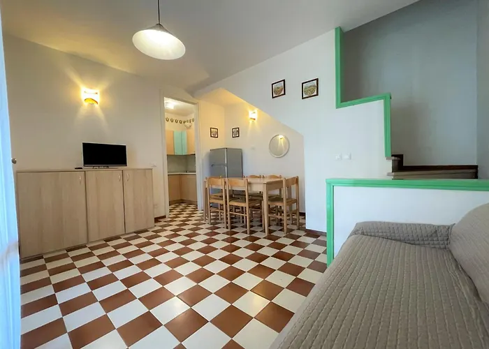 Bright Two-storey Flat *