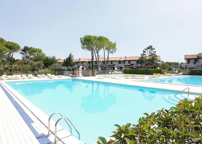 Bright Two-storey Flat Villa *